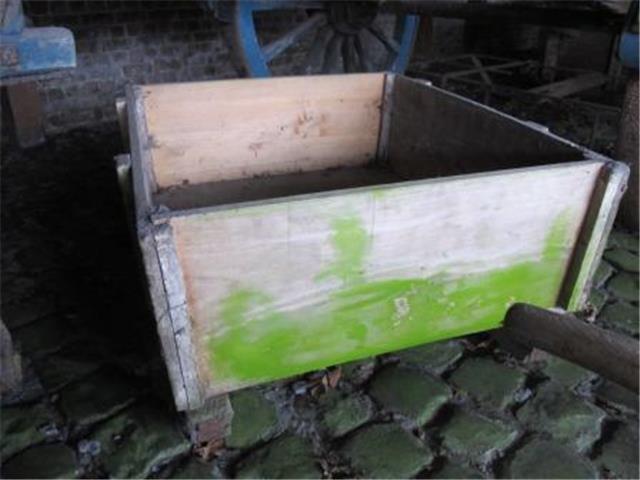 Slede met houten glijbomen en vaste zijborden, Karrenmuseum Essen